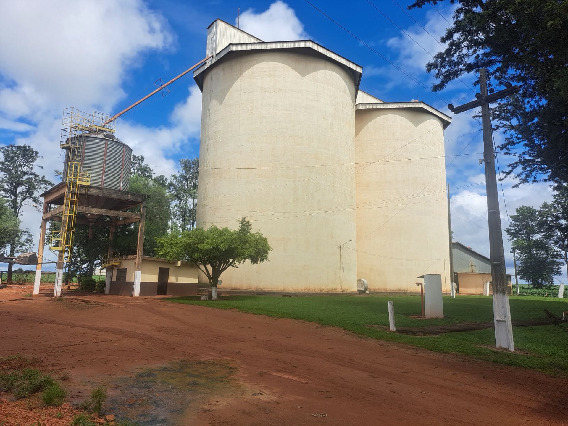 Silos do armazém Dalbosco em Costa Rica-MS